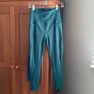 Beyond Yoga Caught in the Midi Green Heather leggings - Medium